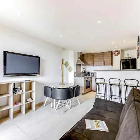 Espace Jean Mermoz Apartman *